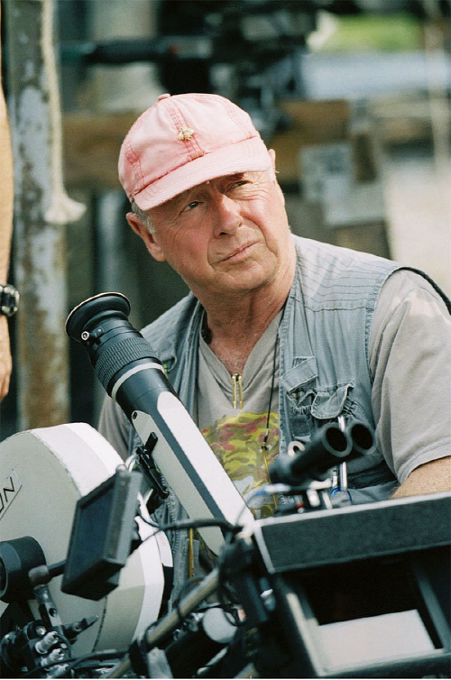 토니 스콧 (Tony Scott/영화감독)
지난 여름 자살로 생을 마감한 영화 ‘탑건’의 토니 스콧(68) 감독의 부검 결과가 나왔다. 24일(현지시간) LA타임스 (Los Angeles Times)는 “지난 8월 미국 캘리포니아주 다리에서 자살한 토니 스콧 감독의 부검 결과, 체내에서 항우울제와 수면유도제가 검출됐다”고 보도했다.