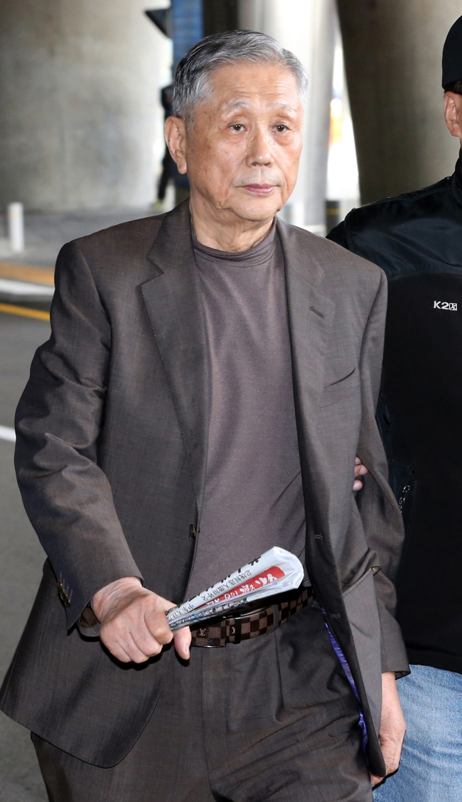 이상은(기업인/다스회장)
Lee Sang-eun arrives at Incheon International Airport on Wednesday. Yonhap News