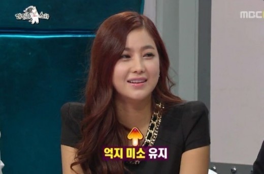 솔비(권지안/가수)
가수 솔비가 슈퍼주니어 멤버와 불거진 스캔들에 대해 해명했다. 솔비는 24일 방송된 MBC ‘황금어장-라디오스타’에 출연했다. 이날 방송에서 솔비는 “슈퍼주...멤버 성민 동해 이특 희철 예성의 이름을 거론하며 이들 중 누구와 친하냐고 추궁했다.