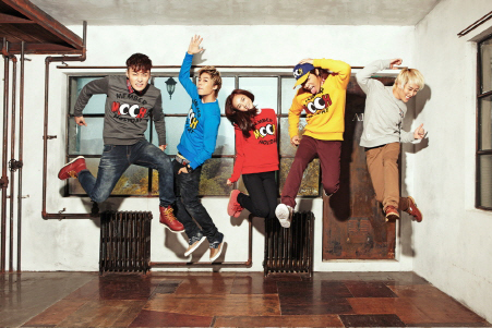 M.I.B,(가수/남자그룹)
올 11월 컴백을 앞두고 의류브랜드의 모델로 나섰다. 최근 ㈜에스제이피플의 의류브랜드인 ‘엠할리데이’ 모델로 발탁된 M.I.B는 멤버 전원이 20대로 구성된 그룹인 만큼...을 받고 있어 앞으로 음악과 패션을 이끌 트렌드 세터로서의 변신을 예고하고 있다.