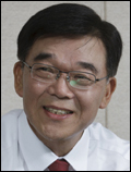 강호인(공무원/조달청장)
“유럽발 재정위기의 그늘이 계속되고 있는 시점에서 무엇보다 중소조달업체의 경쟁력을 높이는 일이 선결과제입니다” 강호인 조달청장은 요즘 ‘체질 개선을 통한 중소기업의 경쟁력 강화’를 소리높여 주장하고 있다. 중소기업이 살길을 마련하려면 좀 더 경쟁력을 갖춰야한다는 것이다.