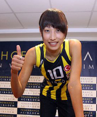 김연경(배구선수/페네르바체SK)
한국 여자배구의 간판스타 김연경(24)이 국제이적동의서(ITC) 발급받은 후 출전한 첫 경기에서 펄펄 날았다. 김연경은 23일(현지시간) 우크라이나 유...만 아직 김연경의 신분에 대한 명확한 결론이 내려진 건 아니다.