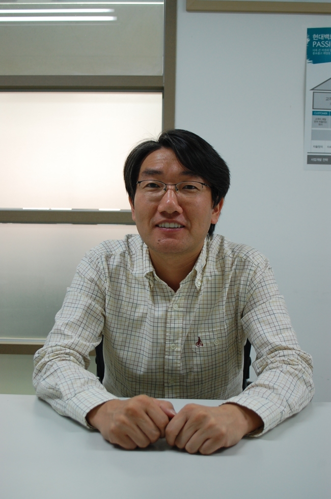 김성일(기업인/현대미디어 대표)
‘미드’(미국드라마) ‘영드’(영국〃) ‘일드’(일본〃)의 대표작을 꼽긴 쉬워도 ‘중드’의 인기작을 단박에 입에 올리긴 어렵다. 13억 인구가 봤다는 중국의 국민드라마도 5000...하사극 ‘삼국지’의 시청률은 내내 상위권에 머물러 있다. 25일 시청률조사회사 AGB닐슨미디어 조사에 따르면 일요일 오전시간대 방영되는 ‘삼국지’는 지난 14일 케이블TV 시청률 ..