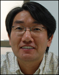 김성일(기업인/현대미디어 대표)
‘미드’(미국드라마) ‘영드’(영국〃) ‘일드’(일본〃)의 대표작을 꼽긴 쉬워도 ‘중드’의 인기작을 단박에 입에 올리긴 어렵다. 13억 인구가 봤다는 중국의 국민드라마도 5000...하사극 ‘삼국지’의 시청률은 내내 상위권에 머물러 있다. 25일 시청률조사회사 AGB닐슨미디어 조사에 따르면 일요일 오전시간대 방영되는 ‘삼국지’는 지난 14일 케이블TV 시청률 ..