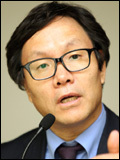 변동식(기업인/헬로비전 대표)
변동식 헬로비전 대표<사진>는 지난 24일 가진 상장 간담회에서 “가입자당 평균매출(ARPU) 증대와 함께 회사의 재무구조를 해치지 않는 범위 내에서 M&A를 통한 성장도 지속적으로 추진할 계획”이라고 밝혔다.