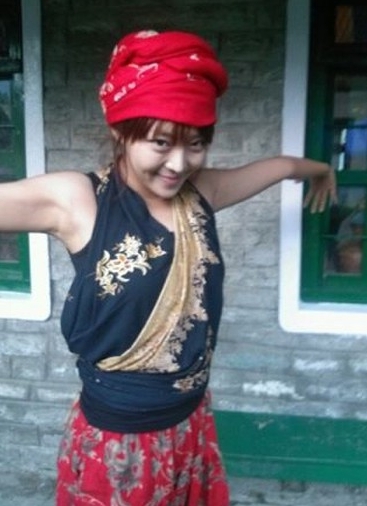 나르샤(박효진/가수/브라운아이드걸스)
브라운아이드걸스 멤버 나르샤가 네팔 현지인으로 변신했다. 나르샤는 24일 자신의 트위터에 “MBC ‘코이카의 꿈’”이라는 짧은 글과 함께 한 장...S2 월화드라마 ‘울랄라부부’에서 무산신녀 역을 맡아 열연 중이다.