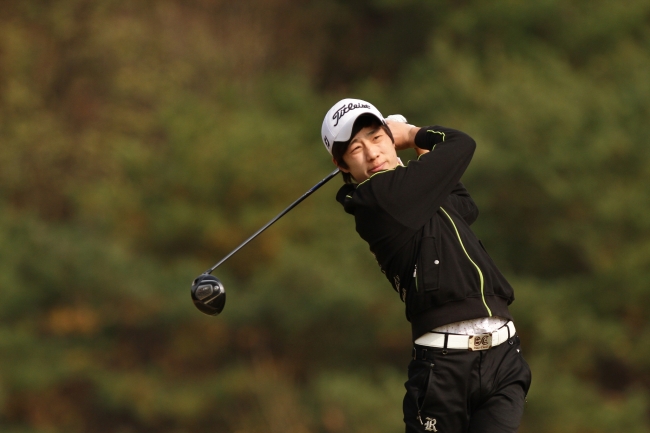 KLPGA 윈저클래식에 출전한 한형주가 주목을 받고 있다. 한형주는 ‘명지도자’ 한연희 전 국가대표 감독의 아들로 이날 6오버파를 기록했다.