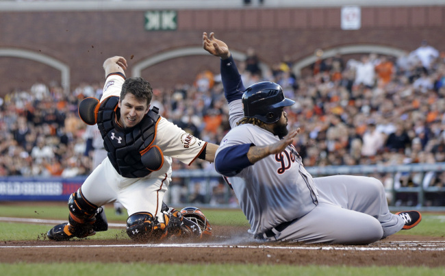 Detroit Tigers’ Prince Fielder is tagged out at home plate by San Francisco Giants’ Buster Posey during the second inning of Game 2 of baseball’s World Series in San Francisco on Thursday.   AP-Yonhap News