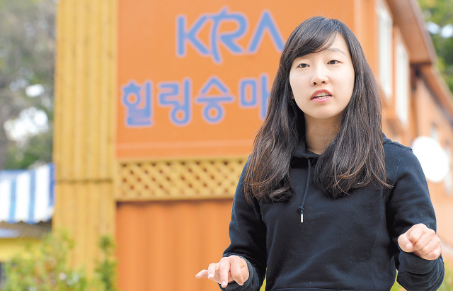 Healing horseback riding instructor Yoon Ga-eun Ahn Hoon/ The Korea Herald