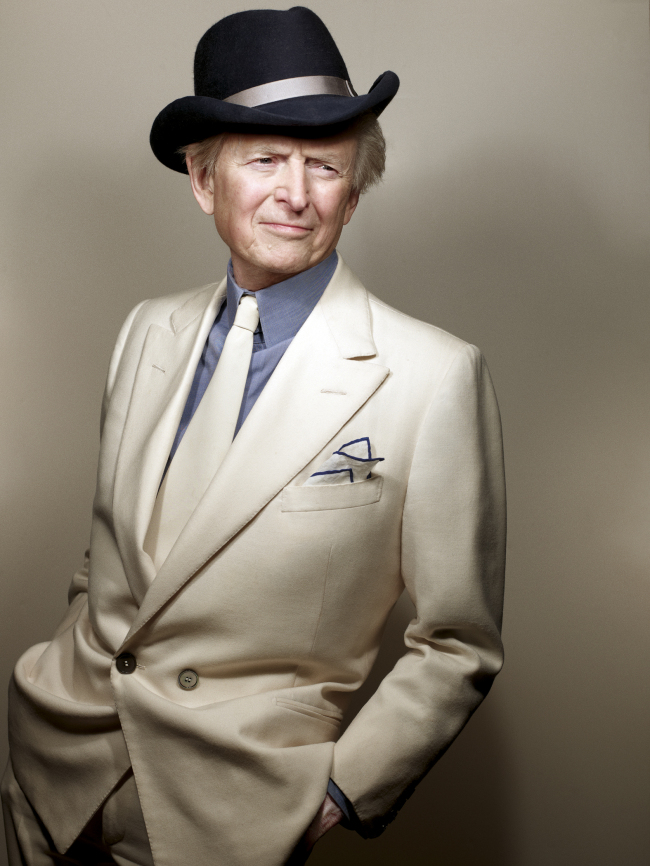 <YONHAP PHOTO-2493> This 2012 image released by Little, Brown and Company shows author Tom Wolfe. Wolfe, who wrote "The Bonfire of the Vanities" and "The Right Stuff," returns with, "Back to Blood, his first novel in eight years. (AP Photo/Little, Brown and Company, Mark Seliger)/2012-10-24 22:32:40/ <저작권자 ⓒ 1980-2012 ㈜연합뉴스. 무단 전재 재배포 금지.>
Image of Tom Wolfe released by Little, Brown and Company.   AP-Yonhap News