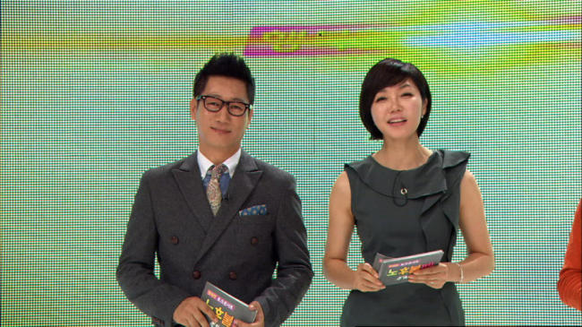 지석진(개그맨/MC),정은아(MC/전 아나운서)
MBC는 행복한 노후를 위한 해법을 찾아보는 ‘행복한 토크 콘서트-노후불패(老後不敗)’를 오는 30일과 11월6일 2회에 걸쳐 방송한다.
강연 형식의 이 프로그램은 각 분야 전문가가 출연해 건강, 경제, 사회적관계, 여가 등 네가지 분야에 대해 강연한다. 연예인과 일반인으로 구성된 20대~60대까지 세대별 청중단 100인 참여한다. 연예인 청중단으로는 60대 이상 전원주, 50대 김학래, 40대 조영구, 30대 설수현, 20대 서효명이 출연한다.