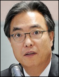 김우상(한국국제교류재단 이사장)
한국국제교류재단(이사장 김우상·사진)과 한국국제정치학회(회장 안인해)가 공동 주최하는 ‘공공외교 국제학술회의’가 29일 63컨벤션센터에서 개최됐다. 이번 국제학술회의의 주제는 ‘21세기 공공외교와 문화의 새로운 지평’이며, ▷한류의 국제정치학 ▷공공외교에서의 스포츠외교 ▷문화예술의 국제정치학 ▷융합과학기술과 공공외교 등 다양한 세션으로 구성됐다.