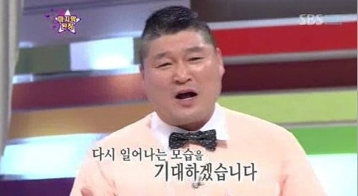 강호동(개그맨/MC)
국민MC’ 강호동(42)이 연예계 잠정은퇴 1년 여 만에 방송에 복귀했다. 지난해 9월 탈세 혐의 논란 속에 연예계 잠정 은퇴를 선언했던 강호동은 11월10일 SBS ‘스타킹’으로 1년여 만에 방송에 컴백한다.
사진=SBS 캡처