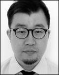 박진우(교수)
박진우 대구대학교 산업디자인학과 교수가 지난달 17일 국립국악원 예악당에서 열린 ‘2012 문화예술발전 유공자 시상식’에서 ‘오늘의 젊은 예술가상(문화체육관광부 장관표창)’을 수상했다. ‘오늘의 젊은 예술가상’은 장래가 촉망되는 20~30대의 젊은 예술가들에게 수여되는 상으로, 박 교수는 전통 장인과의 협업과 해외 전시활...