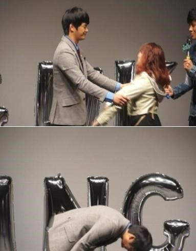 서인국(가수/배우)
배우 서인국의 90도 인사가 화제다. 지난 21일 열린 서인국의 생일 팬미팅에서 서인국이 팬들에게 90도로 허리를 숙여 일명 폴더인사를 하는 장면이 포착됐다....태프에게 90도 인사를 하는 모습이 포착돼 화제가 된 바 있다. 네티즌들은 “예의바른 서인국“, ”팬들은 폭풍 감동이겠다“, ”폴더인사가 서인국 트레이드 마크네“,