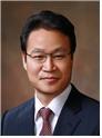 김용판(서울지방경찰청장)
김용판 서울지방경찰청장 경험·치안철학 담은 책 출간 김용판(54ㆍ치안정감·사진) 서울지방경찰청장이 30일 책을 출간했다. 김 청장의 지난 22년간 경찰 행정 경험과 치안철학을 담았다. ‘우리가 모른다고 없는 것이 아니다’라는 제목의 이 책에서 김 청장은 “모든 공무원은 국민 전체에 대한 봉사자로, 법적으로 어떤 권한이 주어져 있다 해도 이를 권한으로...