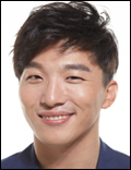 동현배(배우)
인기 아이돌 그룹 ‘빅뱅’ 멤버 태양의 친형으로 유명한 배우 동현배가 연극 ‘국화꽃 향기’로 연극무대 첫 신고식을 치른다. 동현배는 오는 11월2일 프레스콜을 시작으로 11월3일부터 12월30일까지 서대문 NH아트홀에서 공연될 사랑이별 연극 ‘국화꽃 향기