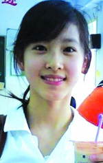 장저티엔(화제인물)
중국 얼짱으로도 알려진 ‘밀크티녀’의 광고 촬영 모습이 포착됐다. 30일 중국 차이나뉴스에 따르면 ‘밀크티녀’ 장저티엔이 2014 난징 하계 유스...누리꾼들은 “여신님, 예전만큼 예쁘지 못한 것 같다”, “왜 저렇게 컸나”, “클수록 못생겨졌다”, “고등학생 시절의 밀크티녀만 못하다” 등 혹평을 쏟아냈다.