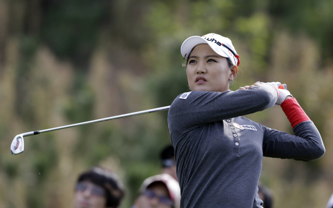유소연(골프선수)
<YONHAP PHOTO-0831> Ryu So-yeon of South Korea watches her shot on the 8th hole during the second round of the LPGA Championship golf tournament at Sky72 Golf Club in Incheon, west of Seoul, South Korea, Saturday, Oct. 20, 2012. (AP Photo/Lee Jin-man)/2012-10-20 17:46:44/ <저작권자 ⓒ 1980-2012 ㈜연합뉴스. 무단 전재 재배포 금지.>
Korea’s Ryu So-yeon plays a shot during the LPGA HanaBank Championship on Oct. 20.   AP-Yonhap News
