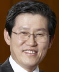 조석제(기업인/LG화학사장)
조석제 LG화학(051910) 사장(CFO)이 30일 서울 여의도동 한국거래소에서 열린 ‘제1회 IFRS(국제회계기준) 재무정보대상’에서 개인부문 대상... 등을 거치며 LG그룹 내 재경 관련 요직을 두루 경험한 ‘재경통’이다.