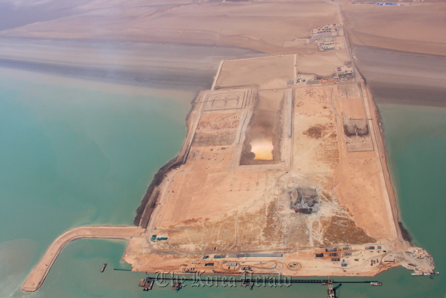 An aerial image of Hyundai Engineering & Construction’s construction site for the Mubarak al-Kabir terminal on Bubiyan Island, north of Kuwait City.   Hyundai E&C