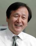 전성철(기업인/IGM세계경영연구원 대표이사/전 변호사)
최고경영자(CEO) 전문교육기관 IGM(세계경영연구원)은 주한 외교사절을 대상으로
협상교육 ‘IGM Negotiation Seminar’(이하 ‘IGM 협상세미나’)을 진행한다. 11월 1일과 8일, 이틀에 걸쳐 진행하는 이 과정에는 이탈리아, 에콰도르, 코스타리카 등 8명의 주한 대사를 포함, 총 14개국 16명이 참석할 예정이다. 주한 외국대사들이 집단으로 한국 교육 기관에서 경영 관련 교육을 받는 것은 이번 IGM 협상 과정이 처음이다. 이번 프로그램은 IGM이 CSR 차원에서 참가자 모두에게 제공하는 전액 장학금으로 진행된다.