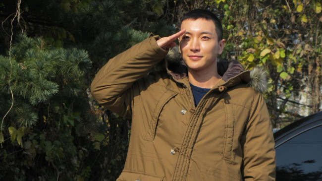 이특(박정수/가수/수퍼주니어)
'현역 입대’ 이특 “군인 박정수로 최선다하겠다” 소감