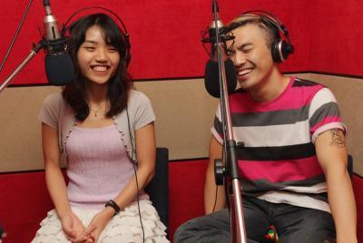 Bloggers Vivian Lee (left) and Alvin Tan are being interviewed by the Star Media Group in Petaling Jaya, Malaysia (The Star)