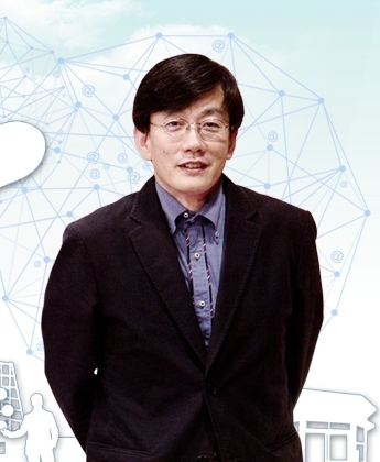 손석희 성신여대 교수가 생방송에 지각한 이유는 다름아닌 ‘늦잠’ 때문인 것으로 알려졌다.
손석희(아나운서)
손석희 교수는 30일 오전 MBC 라디오 ‘손석희의 시선집중’ 생방송에 1시간 정도 지각해 청취자들을 놀라게 했다.
지난 2000년부터 12년 넘게 ‘시선집중’을 진행해 온 손 교수가 지각을 한 건 폭설과 한파 때문에 늦었던 2007년 1월과 2011년 1월, 딱 두 차례 밖에 없었기 때문.
사진='손석희의 시선집중' 홈페이지