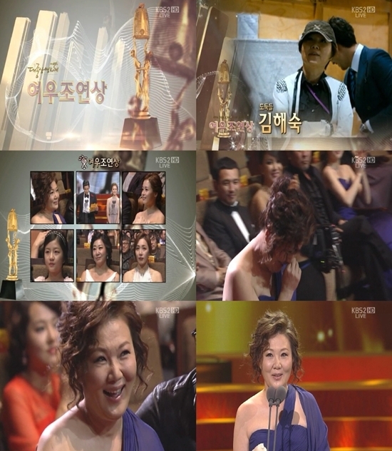 김해숙(배우)
[49회 대종상영화제] ‘도둑들’ 김해숙, 대종상 여우조연상 수상