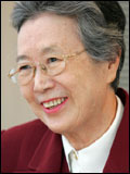 윤후정(이화여대 명예총장)
윤후정 이화여자대학교 명예총장(80세)이 올해의 목촌법률상(牧村法律賞) 수상자로 선정됐다. 윤후정 명예총장은 한국 최초의 여성 헌법학자로서 헌법에 양...장, 학교법인 이화학당 이사장을 역임하며 한국 여성교육의 발전을 위해 헌신해 왔다.
