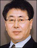 신광선(교수)
대한금속재료학회 제43대 회장으로 서울대학교 재료공학부 신광선(58) 교수가 선출됐다. 신 교수는 서울대학교 금속공학과를 졸업(1977)하고 미국 노스웨스턴대학교에서 재료공학 ...서울대학교 마그네슘기술혁신센터 센터장(2006~현재)으로 재직 중이다.