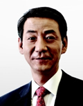 권용원(금융인/키움증권 대표이사)
키움증권(대표이사 권용원ㆍ사진)은 벌써 7년 연속 국내 주식 브로커리지(위탁매매) 점유율 1위(9월 말 기준 15.92%)를 달리고 있다. 2위 그룹과의 점유율 격차가 2배가 넘어 기록 달성 햇수는 갈수록 많아질 가능성이 높다.