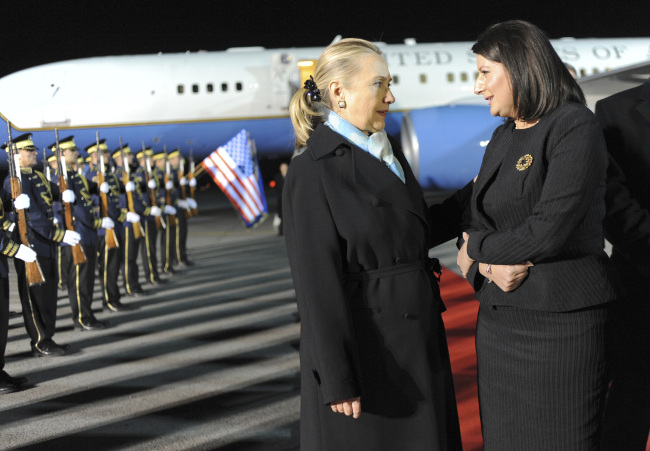 Kosovo President Atifete Jahjaga (right) welcomes U.S. Secretary of State Hillary Rodham Clinton, upon her arrival in Kosovo capital Pristina on Tuesday.   AP-Yonhap News
