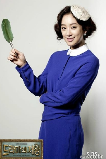 정려원(배우)
배우 정려원이 ‘드라마의 제왕’을 통해 또 다른 캐릭터에 도전하는 가운데 “작품을 고르는 기준이 바뀌었다”고 말했다. 정려원은 10월 31일 오후 2시 서울 양천구 목동 SBS에서 열린 새 월화드라마 ‘드라마의 제왕’(극본 장항준 이지효, 연출 홍성창)의 제작발표회에서 “예전에는 작품을 고를 때 ‘배우로서 끌리는가’를 가장 첫 번째 선택 사항으로 꼽았다...