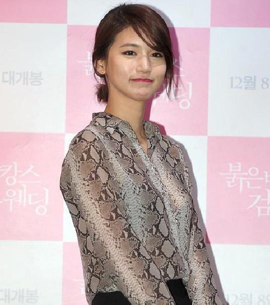 오인혜(배우)
배우 오인혜가 교통사고를 당했다. 오인혜의 소속사 매니지먼트 구는 10월 31일 “오인혜가 KBS2 드라마 스폐셜 ‘환향-쥐불놀이’ 촬영 차 순천으로 내려가는 길에 교통사고를 ...합차는 31일(오늘) 오전 8시 45분께 완주 순천간 고속도로 순천방향 구례 1터널에서 15톤 덤프트럭과 충돌했다.