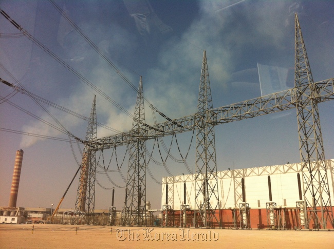 A combined cycle power plant built by Hyundai Heavy Industries and operated by GE International in Subiya, north of Kuwait City. (Shin Hyon-hee/The Korea Herald)
