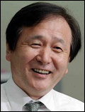전성철(기업인/세계경영연구원 회장)
최고경영자(CEO) 전문교육기관 IGM(세계경영연구원ㆍ회장 전성철)은 주한 외교사절을 대상으로 협상교육 ‘IGM 협상 세미나(Negotiation Seminar)’를 연다.
1일과 8일 이틀에 걸쳐 진행하는 이 과정에는 이탈리아, 에콰도르, 코스타리카 등 8명의 주한 외국대사를 포함해 총 14개국 16명이 참석할 예정이다. 주한대사들이 집단으로 한국 교육기관에서 경영 관련 교육을 받는 것은 이번 IGM 협상과정이 처음이다. 이번 프로그램은 IGM이 기업의 사회적 책임(CSR) 차원에서 참가자 모두에게 제공하는 전액 장학금으로 진행된다.