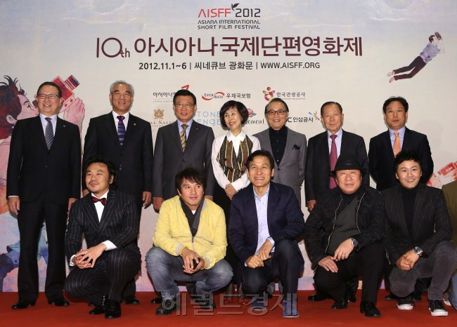諛뺤궪援?湲덊샇?꾩떆?꾨굹 洹몃９ ?뚯옣, ?ㅼ쁺??湲덊샇?꾩떆?꾨굹 ?ъ옣, 理쒓킅??臾명솕泥댁쑁愿愿묐? ?κ???鍮꾨’??李몄꽍?먮뱾??1???ㅽ썑 ?쒖슱 醫낅줈援??좊Ц濡??⑤꽕?먮툕 愿묓솕臾몄뿉???대┛ '??0???꾩떆?꾨굹援?젣?⑦렪?곹솕?? 媛쒕쭑?앹뿉 李몄꽍???ъ쫰瑜?痍⑦븯怨??덈떎. 諛뺥빐臾?湲곗옄/mook@heraldcorp.com
諛뺤궪援?湲덊샇?꾩떆?꾨굹 洹몃９ ?뚯옣, ?ㅼ쁺??湲덊샇?꾩떆?꾨굹 ?ъ옣, 理쒓킅??臾명솕泥댁쑁愿愿묐? ?κ???鍮꾨’??李몄꽍?먮뱾??1???ㅽ썑 ?쒖슱 醫낅줈援??좊Ц濡??⑤꽕?먮툕 愿묓솕臾몄뿉???대┛ '??0???꾩떆?꾨굹援?젣?⑦렪?곹솕?? 媛쒕쭑?앹뿉 李몄꽍???ъ쫰瑜?痍⑦븯怨??덈떎. 諛뺥빐臾?湲곗옄/mook@heraldcorp.com