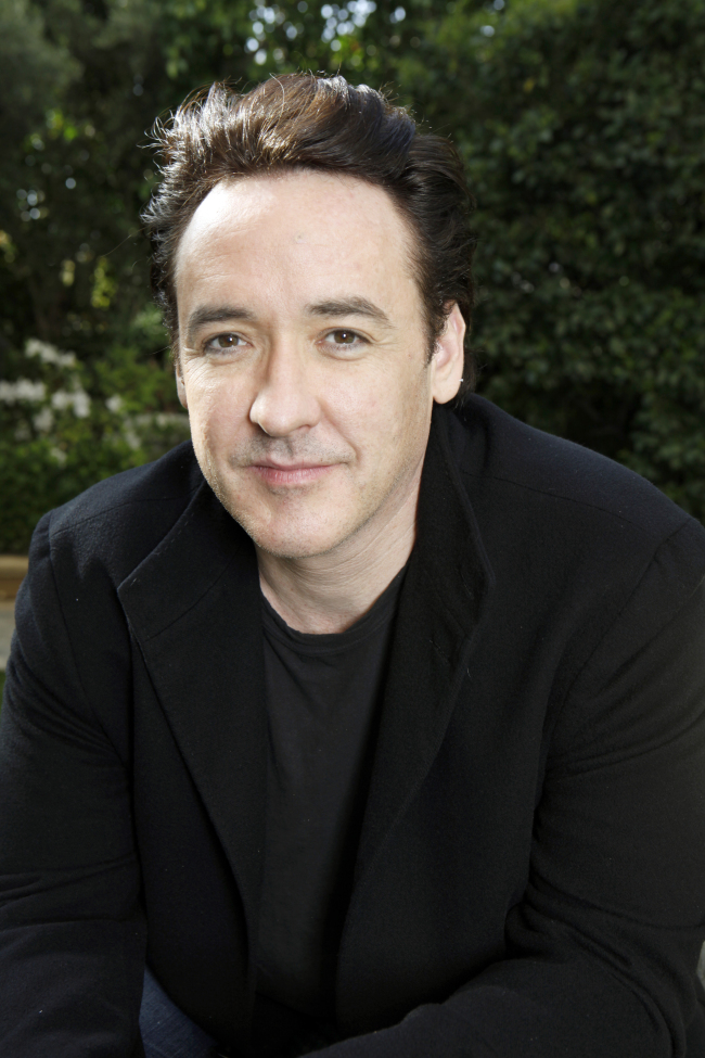 <YONHAP PHOTO-0385> FILE - In this March 20, 2010 file photo, actor John Cusack poses for a portrait in Los Angeles. Director Betty Thomas said Cusack's production company has a script ready that will star the actor as Limbaugh in 2013. It's not typecasting: Cusack is an outspoken liberal. (AP Photo/Reed Saxon, File)/2012-11-03 07:33:23/ <저작권자 ⓒ 1980-2012 ㈜연합뉴스. 무단 전재 재배포 금지.>
John Cusack.   AP-Yonhap News