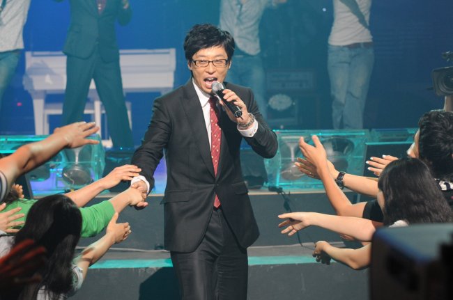 유재석(개그맨/MC)
11월로 접어들며 연말 시상식 시즌이 다가오는 가운데 올해는 SBS 연예대상의 주인이 누구일까를 예상해 보는 일이 흥미롭다. 결론부터 말해, 올해 SBS 연예대상의 강력한 후보는 김병만, 이경규, 유재석이다. 지난해 SBS 연예대상은 수상자 선정이 무난하게 잘된 것으로 평가받았다.