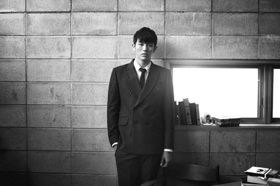 임슬옹(가수/2AM)
2AM의 임슬옹이 도쿄에서 열린 단독콘서트에서 부상 투혼을 발휘했다. 임슬옹은 지난 11월 2일 도쿄에서 열린 단독콘서트에 휠체어를 타고 무대에 올랐다. 임슬옹은 지난 10월 31일 운동을 하던 중 왼쪽 발등과 발가락이 골절되는 중상을 입었다.