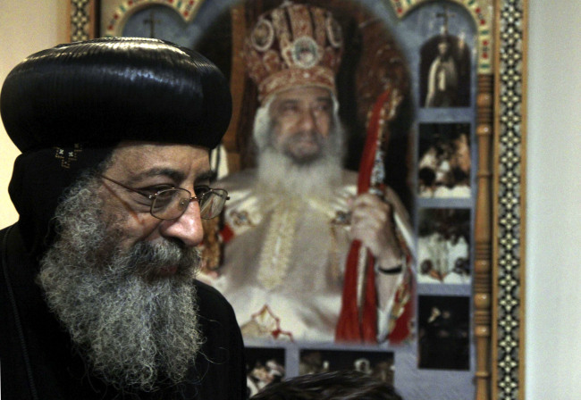 <YONHAP PHOTO-0099> Bishop Tawadros, 60, soon to be Pope Tawadros II greets well-wishers, not shown, after being named the 118th Coptic Pope in the Wadi Natrun Monastery complex northwest of Cairo, Egypt, Sunday, Nov. 4, 2012. Egypt's ancient Coptic Christian church named a new pope on Sunday, Nov. 4, 2012 to spiritually guide the community through a time when many fear for their future with the rise of Islamists to power and deterioration in police powers after last year's uprising. (AP Photo/Roger Anis, El Shorouk Newspaper) EGYPT OUT/2012-11-05 05:17:22/ <저작권자 ⓒ 1980-2012 ㈜연합뉴스. 무단 전재 재배포 금지.>
Tawadros   AP-Yonhap News