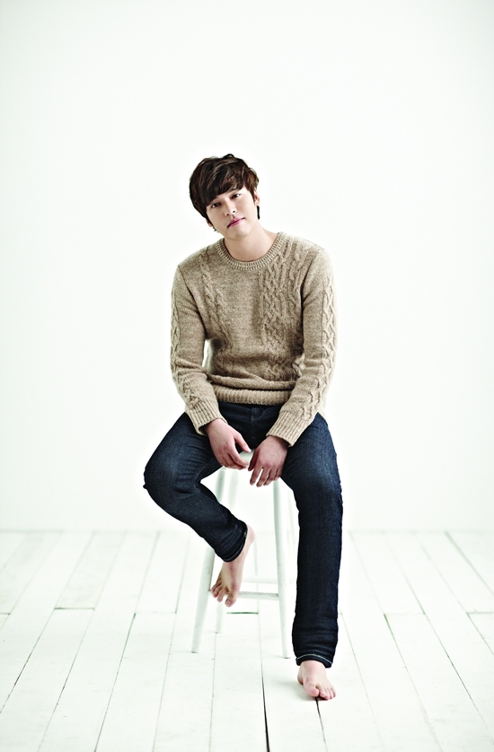 이장우(배우)
배우 이장우가 MBC 새 일일드라마 ‘오자룡이 간다’(극본 김사경, 연출 최원석 이재진)로 안방극장에 다시 모습을 드러낸다. 전작 ‘아이두 아이두’에 이어 MBC 드라마를 선택한...될 거에요.” 최근 서울 논현동의 모처에서 본지와의 만남을 가진 이장우는 전작에 대한 아쉬움만큼이나 이번 작품에 대한 열의를 불태우고 있다.