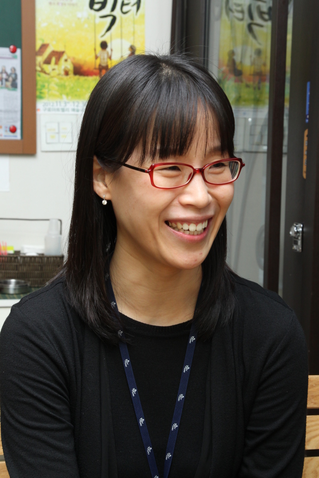 김혜진(공무원/구로구청)
용역사 없이 개인이 도시계획을 수립한 건 서울시 역사상 이번이 처음이다. 용역업체에 맡겼다면 8억원이 소요됐을 일이다. 주인공은 바로 구로구청 도시계획과에 근무하는 김혜진(32) 주무관으로 그는 ‘자연이 숨쉬는 디지털문화도시’란 콘셉트로 구로구 도시공간구조 재편계획을 세웠다.