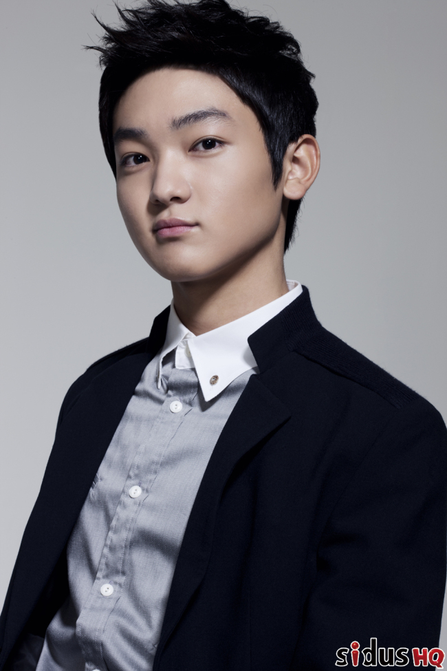 박건태(배우)
MBC 주말드라마 ‘메이퀸’에서 어린 창희역으로 출연한 박건태(16ㆍ사진)가 IHQ 매니지먼트 사업부인 싸이더스HQ와 전속계약을 맺었다. 박건태는 2...는 연기력이 십분 발휘될 수 있도록 아낌없는 지원을 펼칠 예정이다”고 말했다.