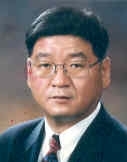 염태순(기업인/신성통상(주)회장)
신성통상㈜ 염태순 회장이 국내 섬유 패션산업발전에 기여한 공로를 인정받아 9일 열리는섬유의 날 기념식에서 ‘금탑산업훈장’을 수여받는다. 금탑 산업훈장을...해 수출 5억 4천만불, 매출 1조원을 달성하여 국가경제에 이바지한 바를 인정받았다.