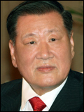 정몽구(현대기아자동차그룹회장)
정몽구 현대자동차그룹 회장이 9일(현지시각)로 예정된 현대차 브라질 공장 준공식 행사 참석을 위해 6일 오후 김포공항을 통해 전용기 편으로 브라질로 출국했다. 브라질 상파울루주(州) 삐라시까바(市)에 위치한 현대차 브라질 공장은 현대차의 남미지역 첫 번째 완성차 공장으로, 지난 2010년 10월 본격적인 공장 건설에 들어간 뒤 ...