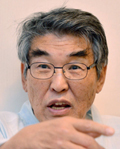 김지하(시인)
시인 김지하(71)씨가 무소속 안철수 대선후보에 대해 “안철수는 깡통”이라고 비판한 반면, 새누리당 박근혜 후보의 ‘여성 대통령론’을 지지한다는 입장을 밝혔다....대한 생각도 함께 언급했다. 그는 이날 안 후보에 대해 과거에는 호의적이었으나 지금은 기대에 못 미친다며 실망감을 드러냈다.