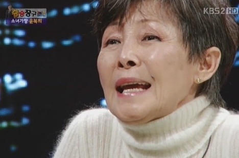 윤복희(가수)
가수 윤복희가 낙태경험을 고백했다. 윤복희는 지난 6일 방송된 KBS 2TV ‘승승장구’에 출연해 원조 한류스타다운 화려했던 과거시절을 전했다. 그러나 윤복희는 과거 계약서에 임신금지조항이 있었다면서 낙태경험도 언급해 주변을 안타깝게 만들었다. 그는 “내 계약서에는 아이를 낳으면 안되는 조항이 있었다”고 하면서 “아이를 가져도 수술을 해야 했다.